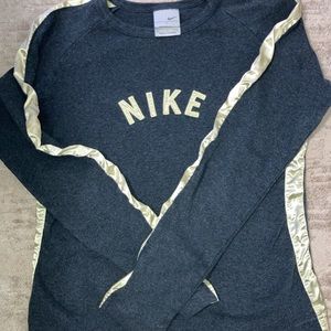 Cute Nike vintage grey top with silk yellow trim